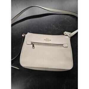 COACH Gallery File Bag Crossbody in Light Cream / Chalk Pebbled Leather